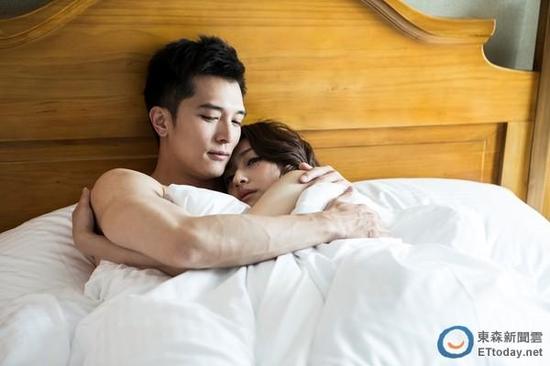 吻柯佳嬿火辣床战 画面喷血(图)|邱泽|柯佳嬿|狄志杰