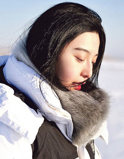 范冰冰昨天上传在雪地的照片,并撰文向男友李晨作爱的呼