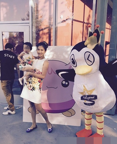 张帆和女儿合照(图/南唐遗少)