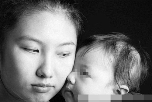 张帆和女儿合照(图/南唐遗少)