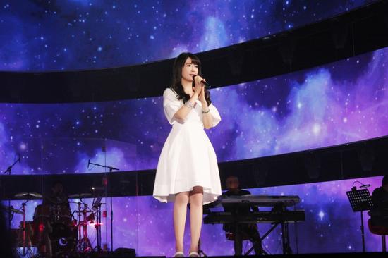 孟庭苇在《巅峰音乐汇》舞台