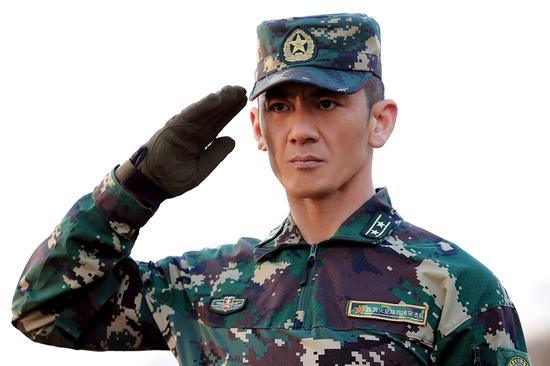 《特种兵》任天野:每天练1000组腹肌|特种兵之