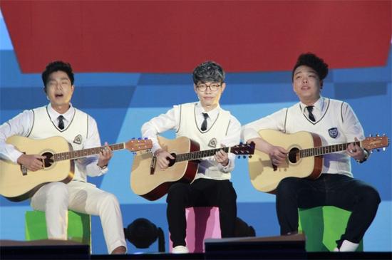 李行亮现场演唱