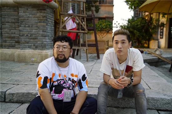 《发条城市》曝痴憨剧照 王宁修睿迎双喜