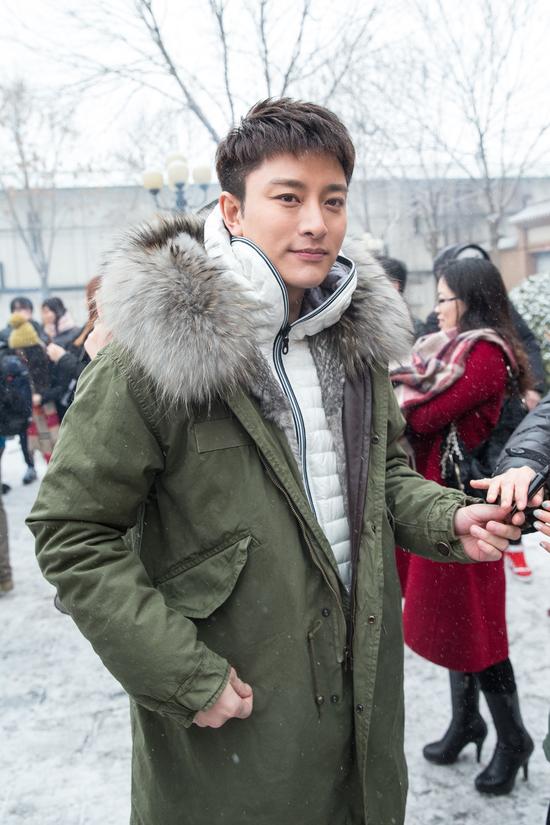 乃爸在鹅毛大雪中