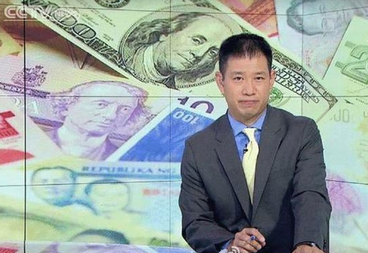严正刚从2011年12月起成为CCTV环球商业节目的主播