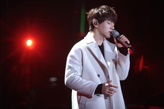 歌手4郑淳元暗授机宜给 黄致列 _手机新浪网