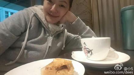 小S吃早餐也要拍照
