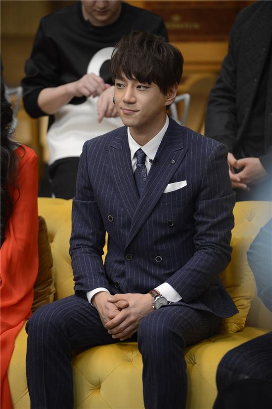 黄致列加盟芒果小年夜春晚 或脱衣秀舞技