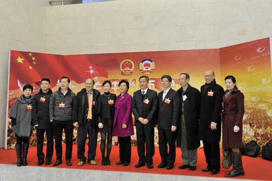 港澳委员李菲与柳州两会港澳委员代表合影