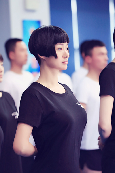 陈美霖剧中自信满满地接受魔鬼训练