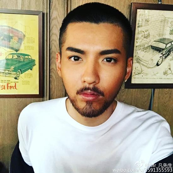 吴亦凡造型满脸胡茬 面色黝黑似中东大叔|吴亦