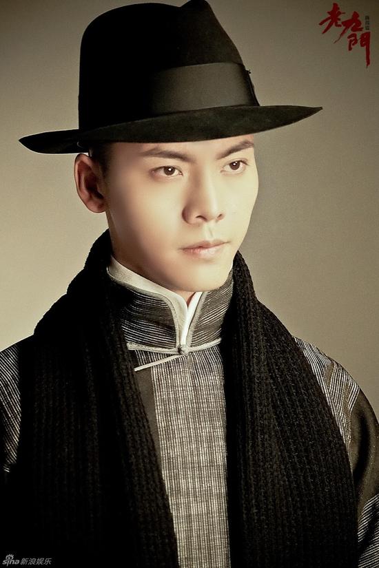 陈伟霆拍戏被摩托车撞伤 左腿曾不能动弹|陈伟