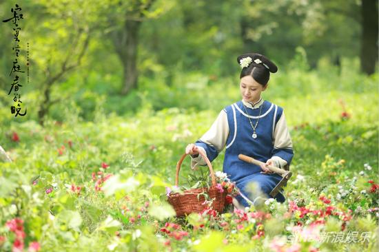 《寂寞空庭春欲晚》刘恺威郑爽草丛亲吻