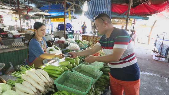 了不起岳云鹏泰国买菜 语言不通卖萌还价|了不