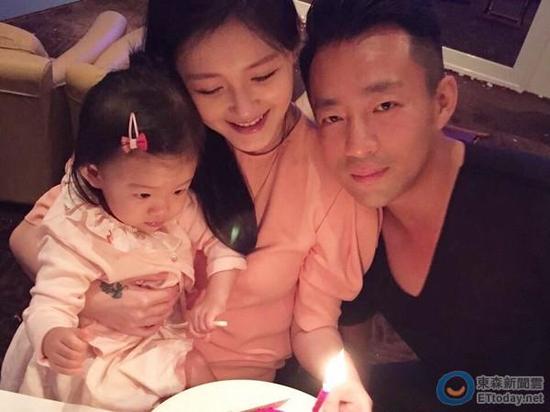 汪小菲、大S一家三口