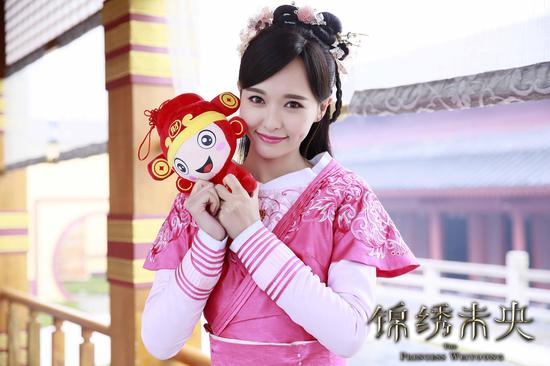 唐嫣领衔锦绣家族穿越到猴年 喜庆拜大年 |唐嫣