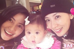 高圆圆看望贾静雯女儿 3人眼大颜值逆天