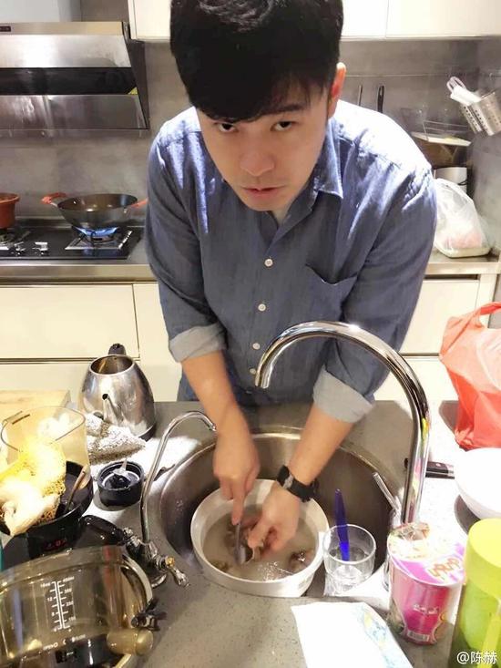 陈赫洗碗