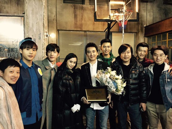 王思聪和剧组合照