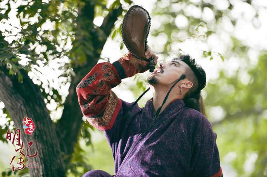 也先为爱借酒消除惹人怜