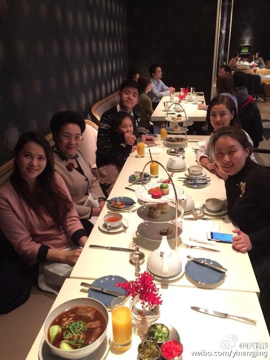 伊能静为腹中胎儿布置房间 带公婆吃大餐