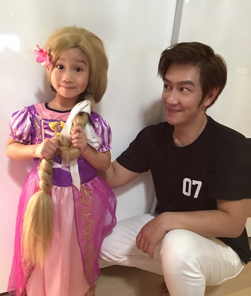 陈浩民打扮女儿