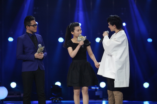 图：歌手柯以敏与诗人戴潍娜携手组成实力强悍的诗歌战队。