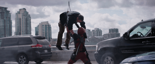 现在最火的R级片《死侍》 到底多黄暴贱?