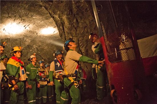 《地心营救》成霍纳绝唱 首曝影片主题MV