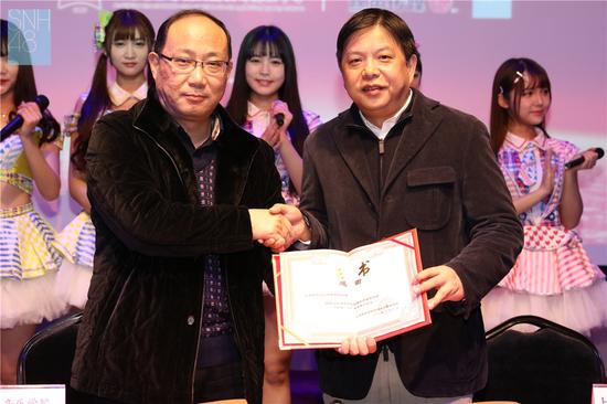 SNH48总裁王子杰与上音实验附中签署协议