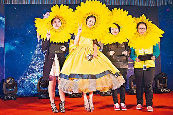 Baby庆27岁生日 为粉丝精心准备礼服红毯|ang