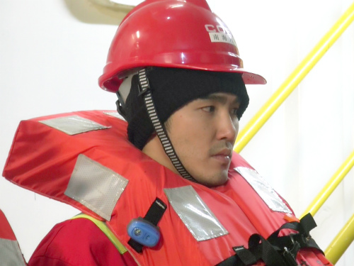 阮经天认真听工作指导