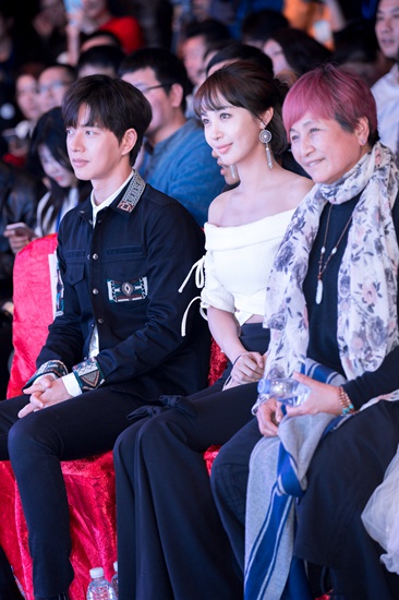 《远爱》李菲儿:很想有个人带我看世界|李菲儿