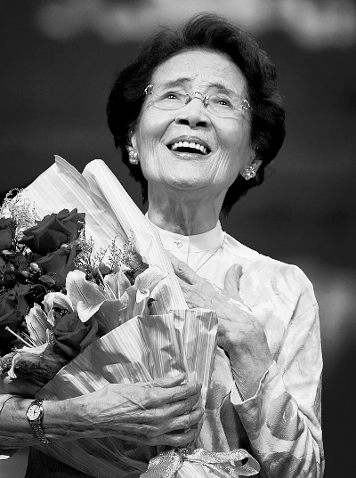 歌唱家周小燕去世 抗战时首唱《长城谣》|周小