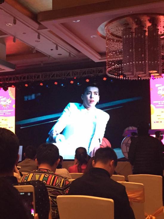  超女 发布会 吴亦凡 任 代言人  郑淳元当导师|郑淳