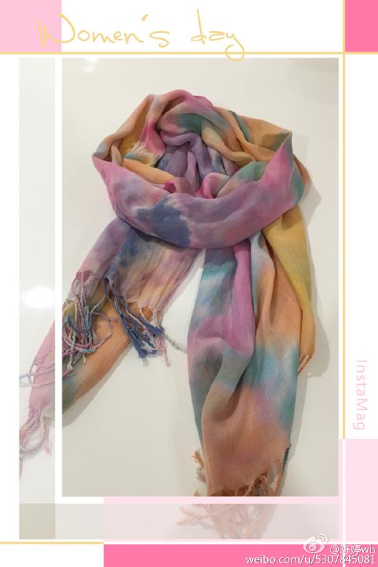 张艺谋女儿送妈妈礼物