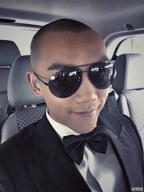 郑恺晒光头照调侃自己为徐铮