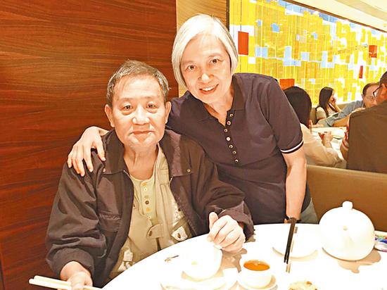 杜惠东近年患病，一直由太太陪伴照料。