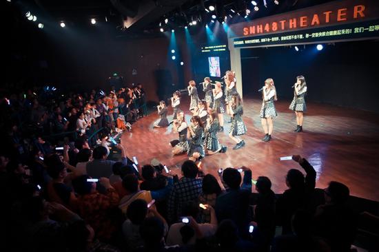 SNH48为唐安琪举办祈福公演 用音乐送祝福|唐