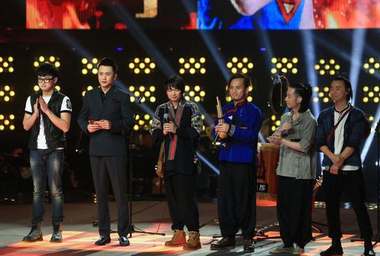 《好歌曲》刘欢组将考核 亲自为学员打气