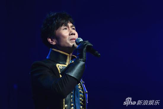 金曲歌王罗时丰破纪录 台语歌手香港开唱 - 手