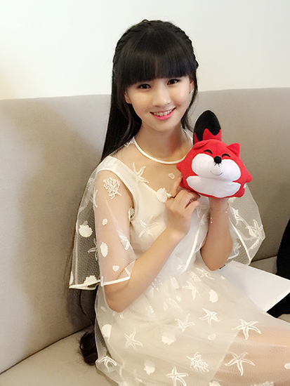 小彩旗华丽转身“最美笑狐”