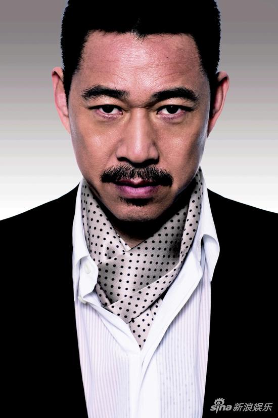 演员张丰毅多剧热拍 硬汉气质温暖来袭