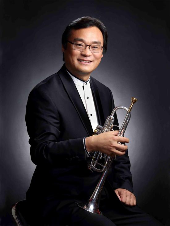 著名小号演奏家、指挥家戴中晖教授