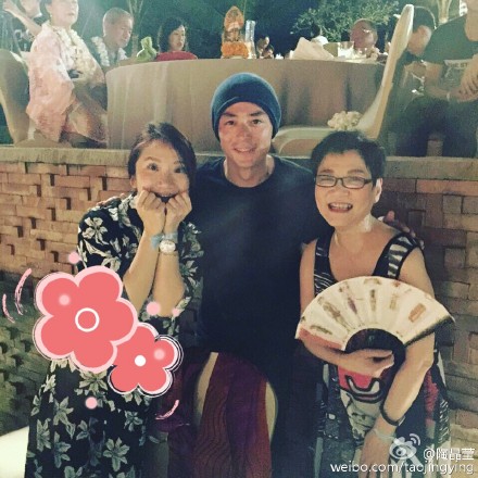 霍建华低调出席隆诗婚礼 陶晶莹笑容满面