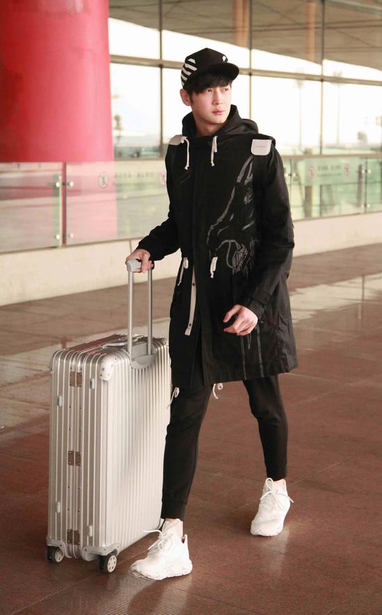 丁野出征首尔时装周 机场开启撩妹模式|丁野|首