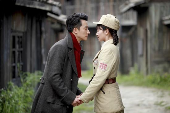 《猎人》开播 王思思变身地下党初遇黄轩|王思