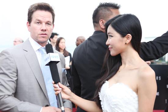 周玲安报道《变形金刚4》全球首映礼  对话马克沃尔伯格