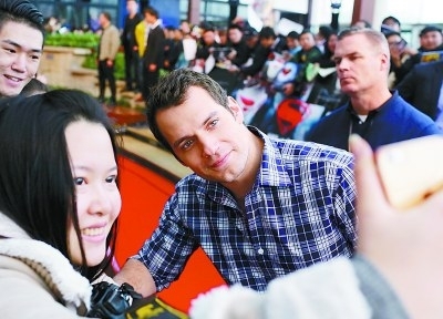 超人扮演者亨利